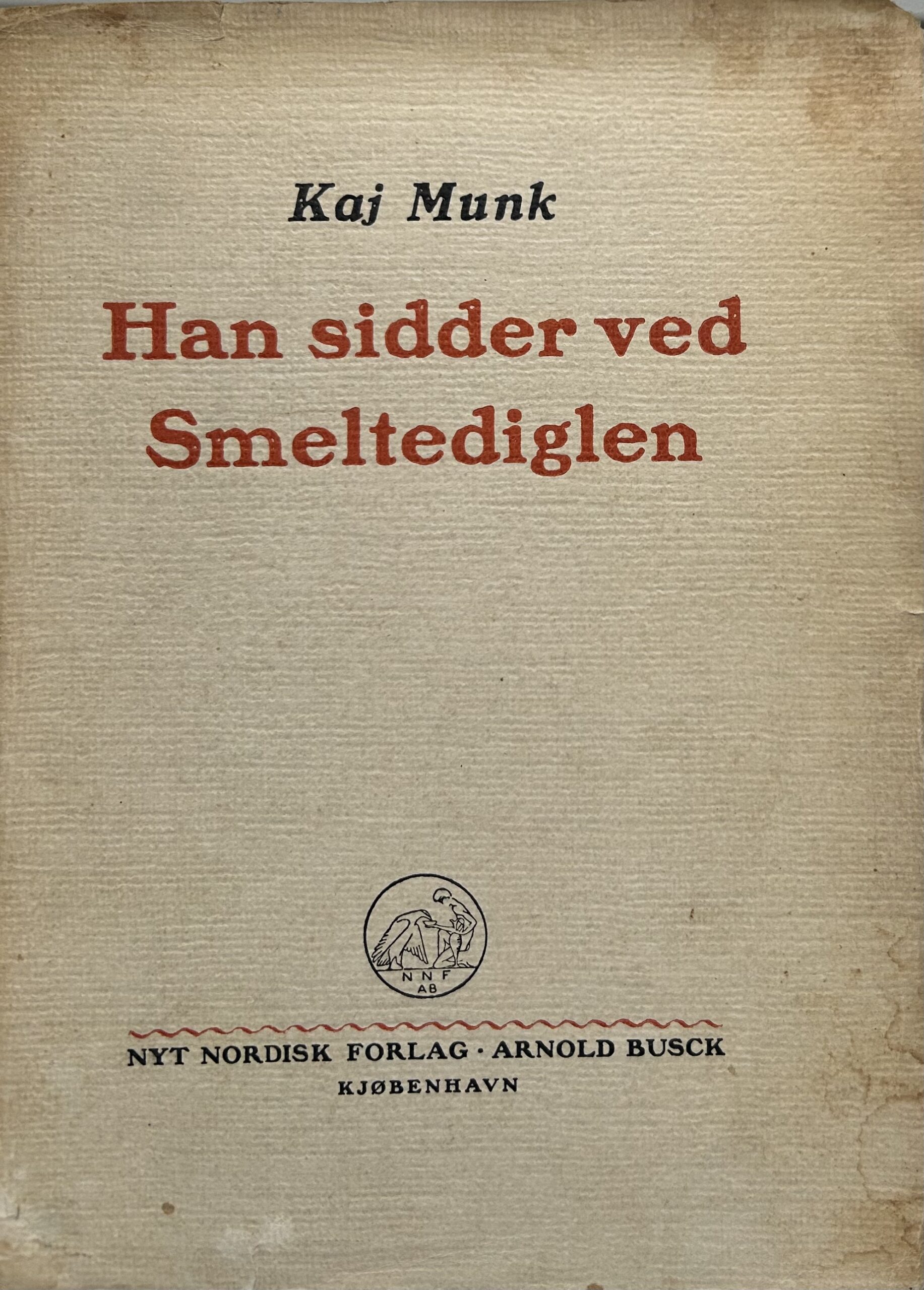 Han sidder ved Smeltediglen
