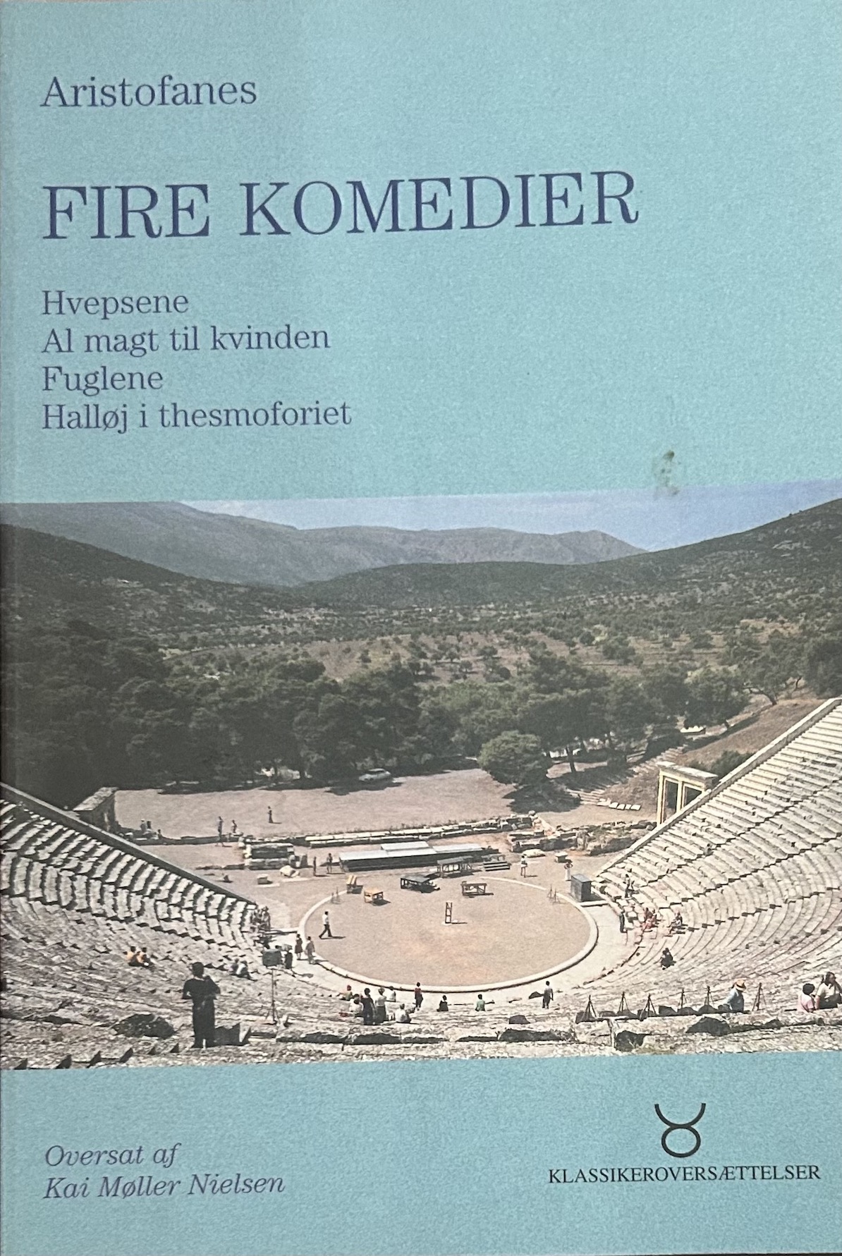 Fire komedier
